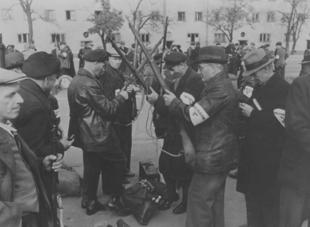 Пистолет-пулемёт за 1 час работы: что за "народное" оружие Германия делала в последние месяцы войны