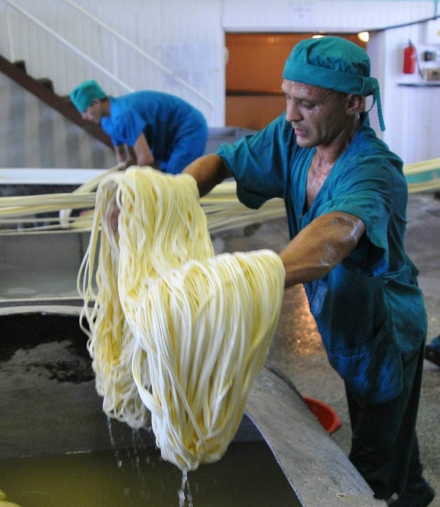 Как в Хакасии делают ниточный сыр