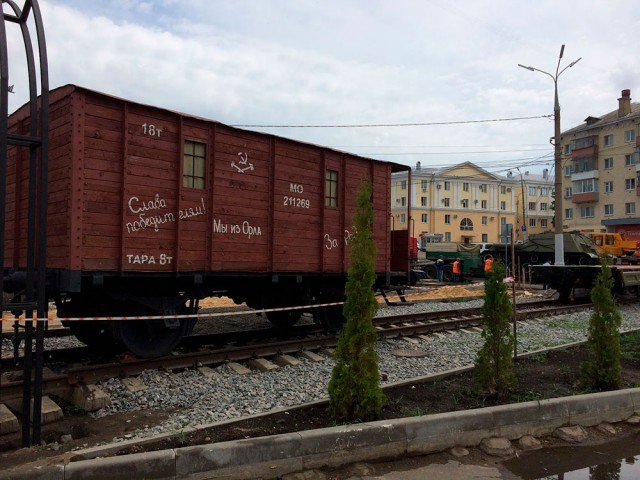 Памятник паровозу