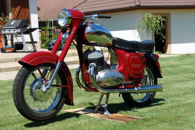 Чем можно было привлечь девчонку в 80-е.