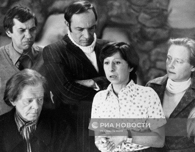 Витя Сухоруков и коробка с автографами...