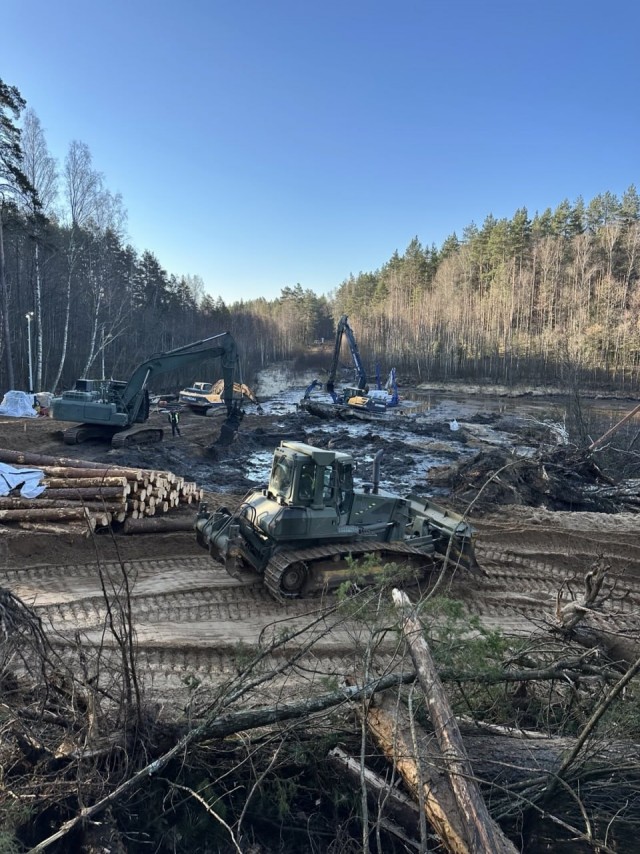 Ыыху об утонувшей в Литве американской танкетке