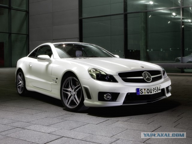 Mercedes SL63 vs. Yamaha R1