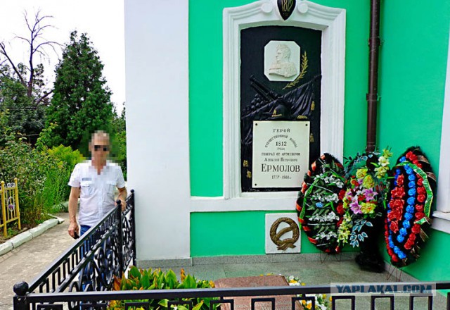 Необычные надгробные памятники: жуткие,