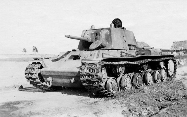 «Советская военщина — самая подлая и тупая из всех. Это она «победила» 1:10.» Об идейных вдохновителях и духовных наставниках  К