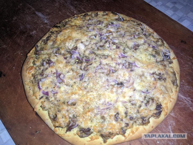 Лепешка, с грибами и сыром.