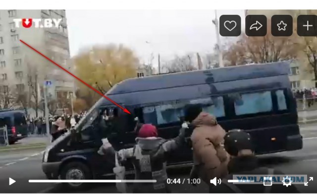 Успешный побег от белорусских силовиков сегодня в Минске попал на видео