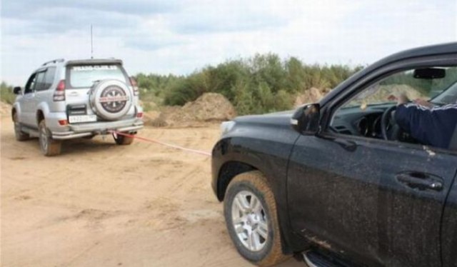 Как Toyota Prado утонул в русской луже