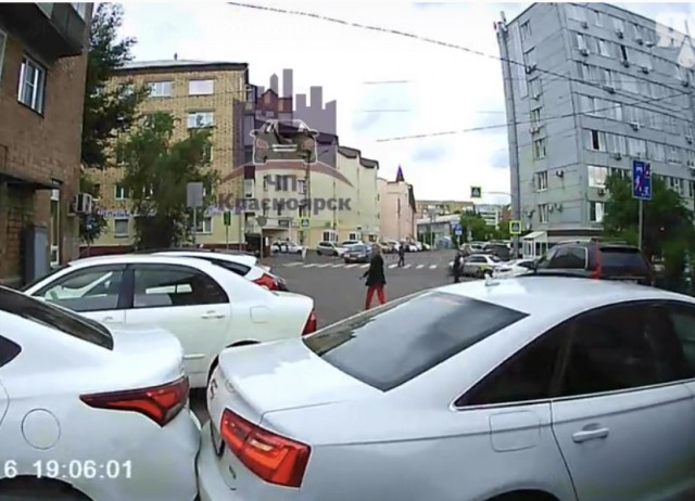 Я тебя попросила отьехать!