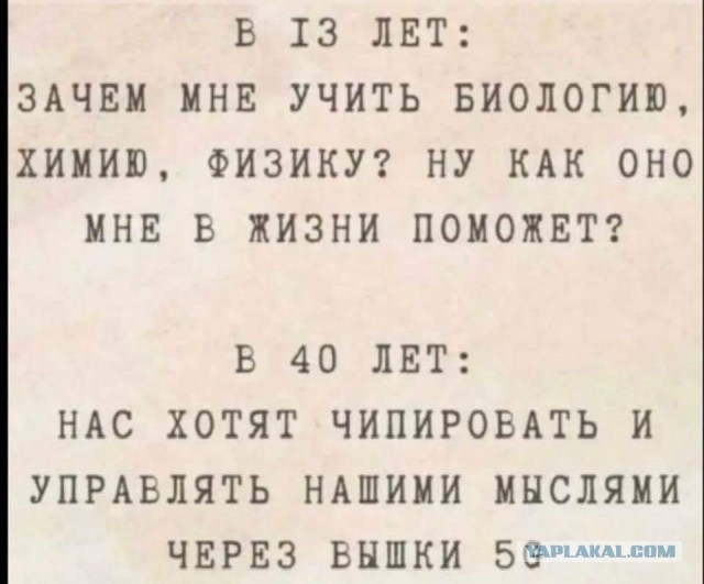 Помощник дежурного в ФСБ по Новосибирской области принимает жалобу на полосы от самолетов в небе