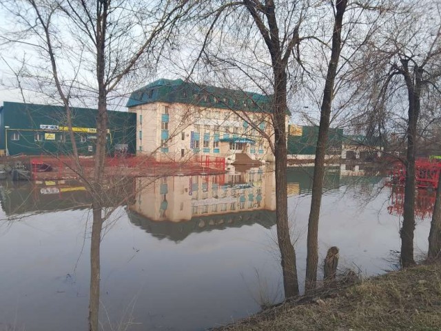 В Оренбурге уровень воды в реке Урал вырос до 872 сантиметров