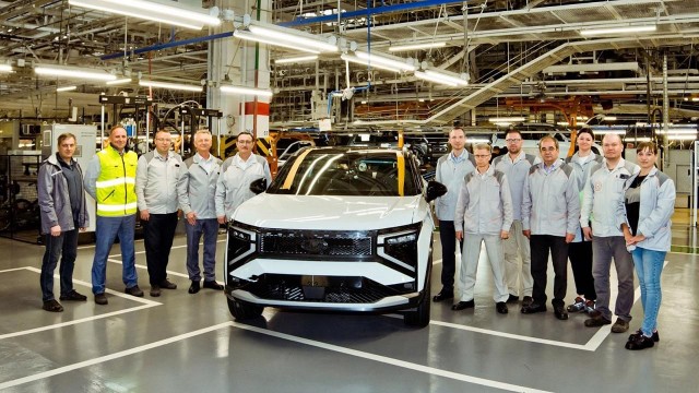 АвтоВАЗ раскрыл сроки начала производства Lada Azimut: сертификация завершится весной 2026, а cерийный выпуск летом 2026