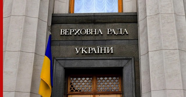 Верховная Рада приостановила свою работу на неопределенный срок на фоне коррупционного скандала