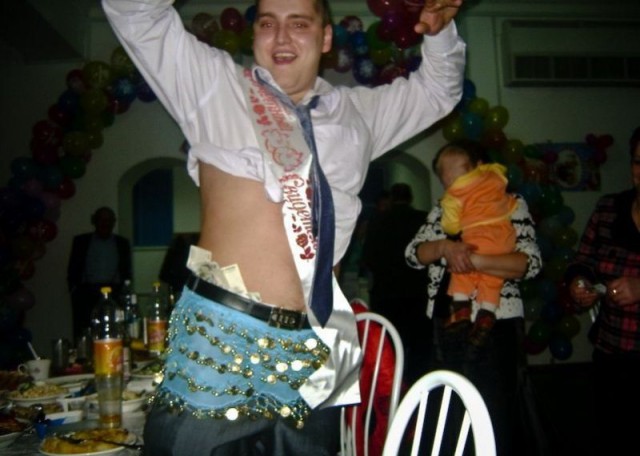 Руки вверх и мигом в платье