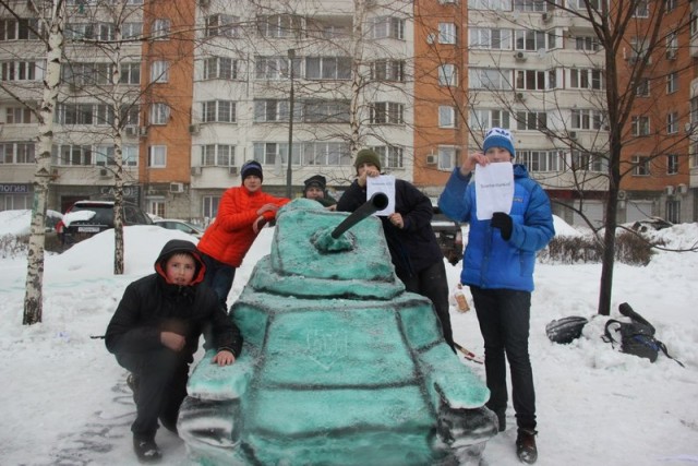 Процесс постройки снежного танка