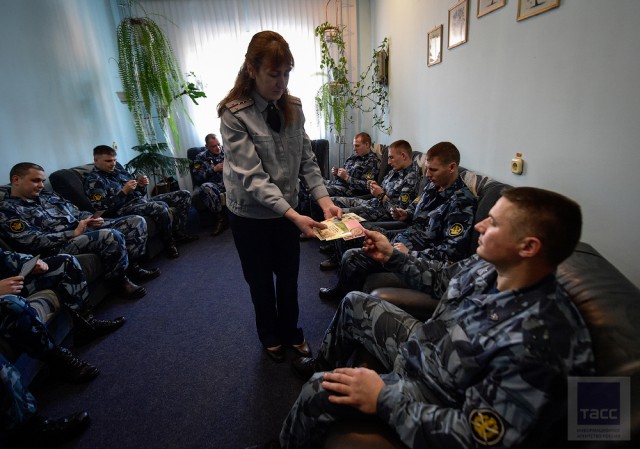 На пути в колонию: как во Владивостоке конвоируют осужденных и находящихся под стражей