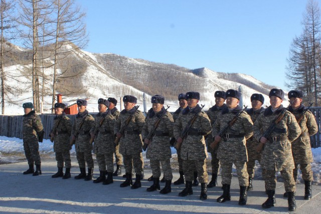 Повседневная служба монгольских пограничников на границе с Россией