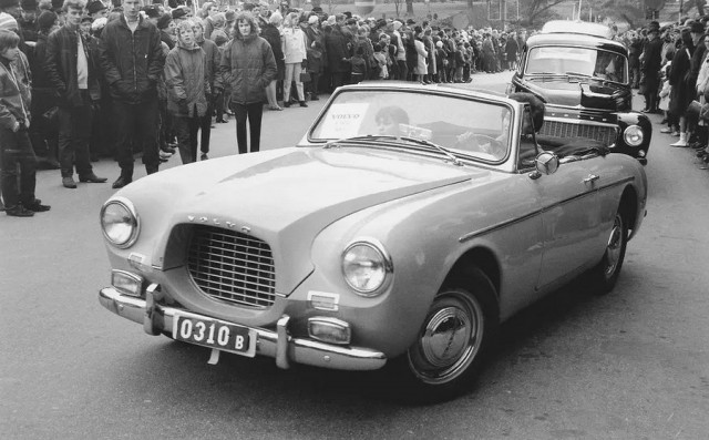 Полвека универсалу Volvo 1800 ES