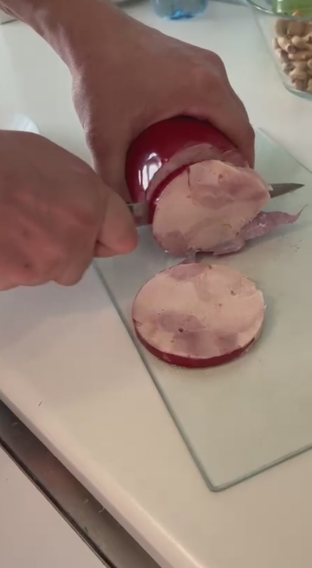 Горилки с домашней колбаской хочу...