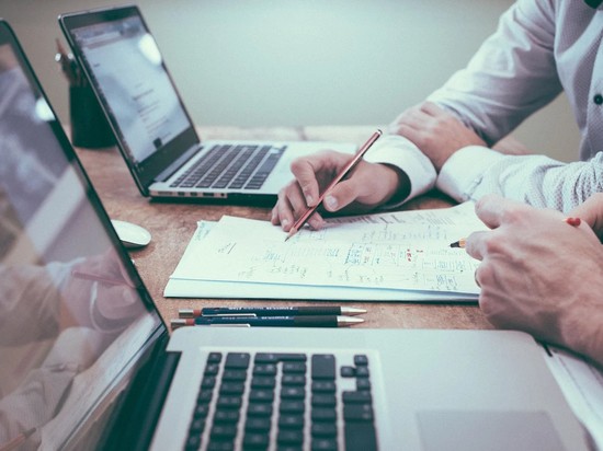 РБК: в России наблюдается "вымывание" молодёжи с рынка труда