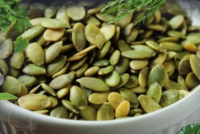 Чем полезны тыквенные семечки, особенно из магаза