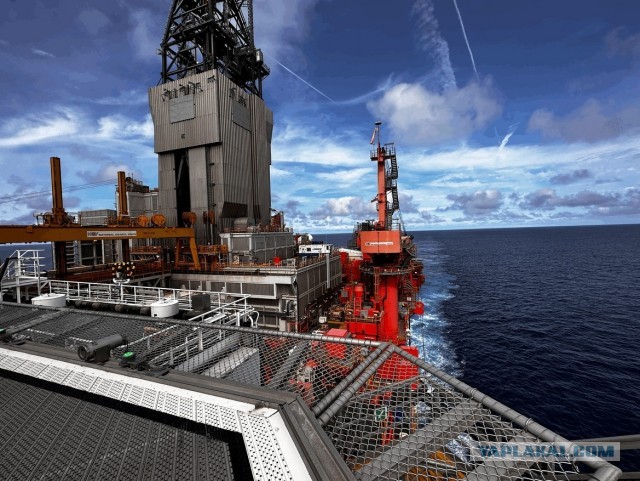 С днём работников нефтяной и газовой промышленности!