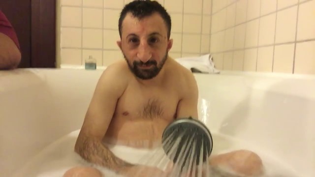 Русский боец Петр Ян победил грузина Мераба Двалишвили и защитил пояс чемпиона UFC
