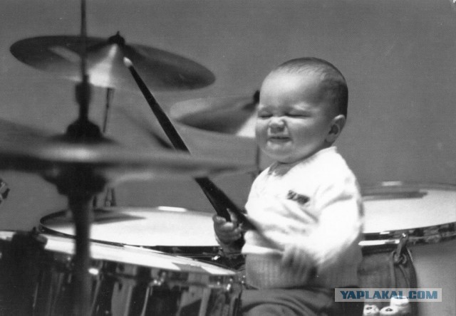 Когда на блэк-метал репитиции взял флешку с фонограммами для своей 5-тилетней дочки вместо своих