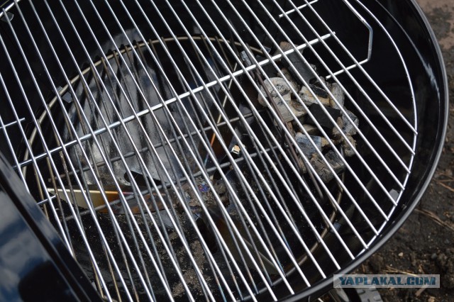 Копченые свиные ребрышки барбекю.