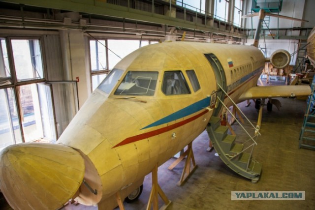 Деревянная модель Ту-154Б2