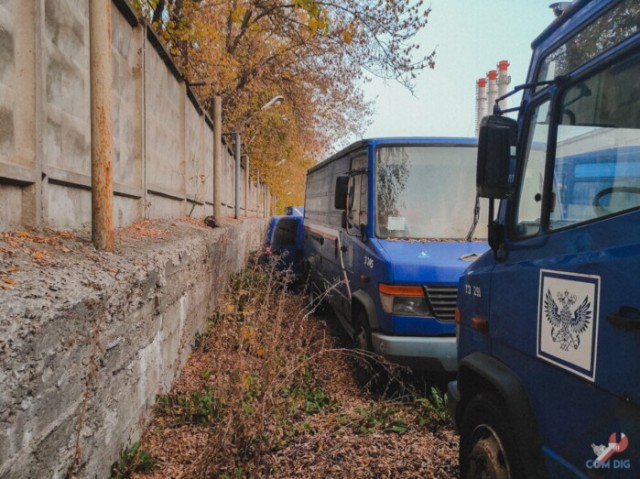 Московское кладбище грузовиков «Почты России»