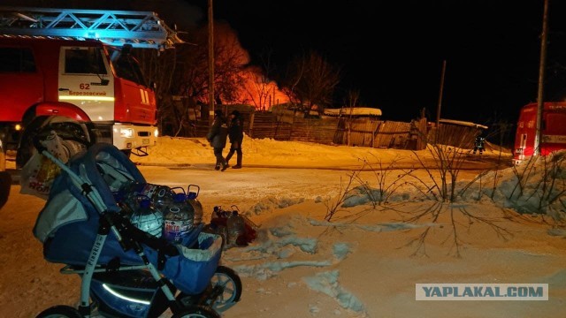 В Екатеринбурге загорелись цыганские дома