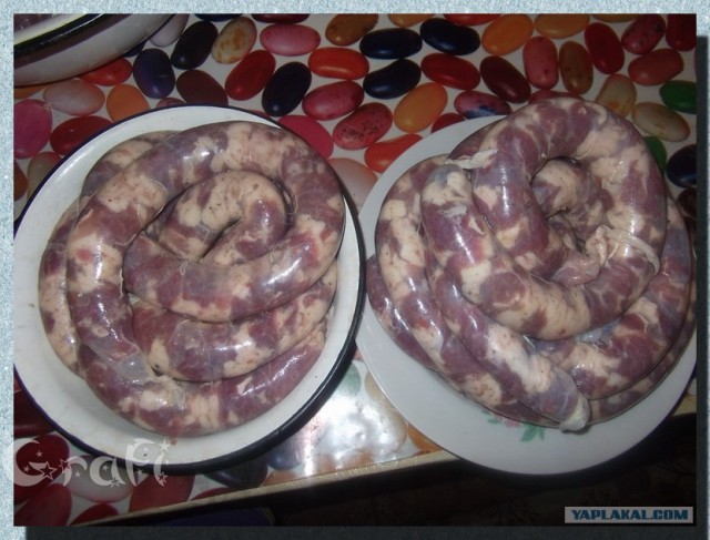 Колбаса домашняя, пальцем пханая