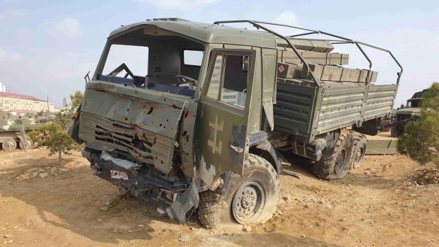 Выставка трофейной военной техники в Баку