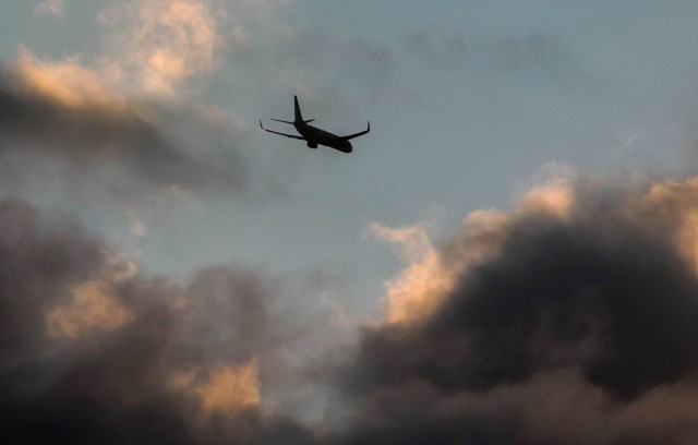 Пассажирский Boeing 737 рейсом Саратов - Москва подал сигнал тревоги и начал снижение