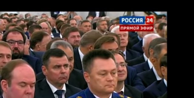Медведев притащил на выступление Путина помощника, который будет спать вместо него.