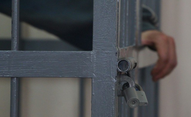 Полиция Сочи скрутила на пляже екатеринбуржца из-за нацистской символики