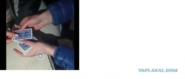 Развлекает девчонок как умеет