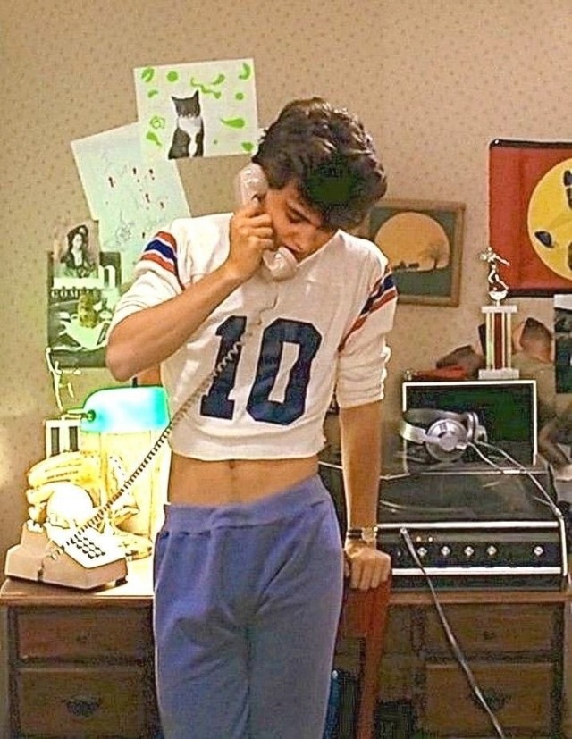 Мужчины, что вам мешает одеваться как актеры из фильмов ужасов 80-х?