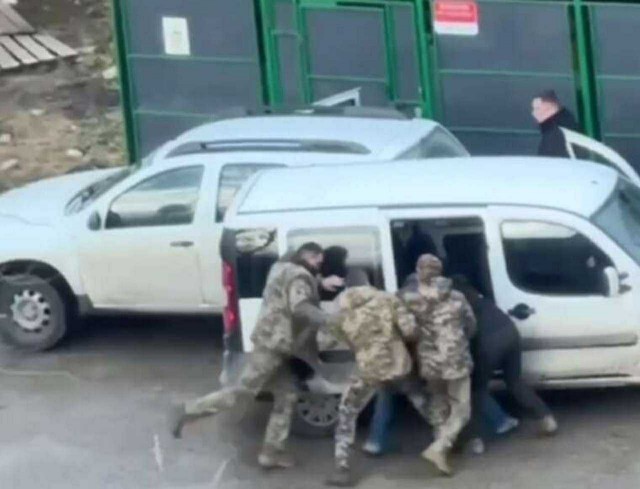Военное положение и всеобщую мобилизацию на Украине продлили до 4 мая 2026 года