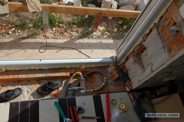 Литературное произведение о окне и руках