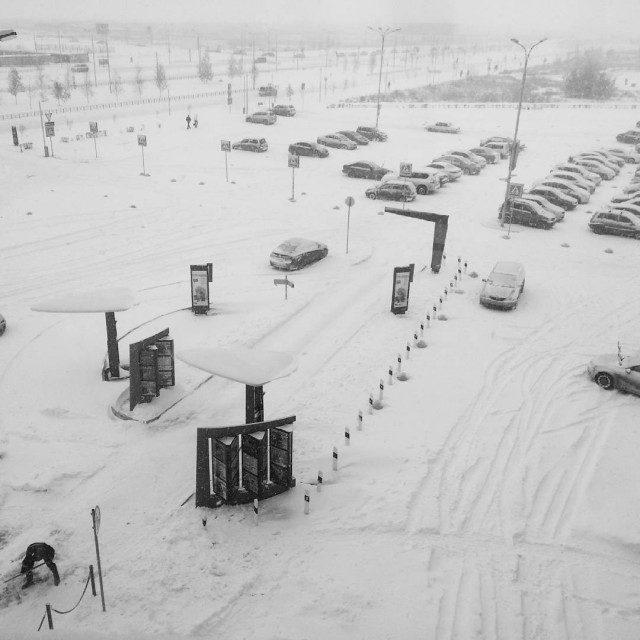 Омск встал в 10-балльных пробках после снегопада