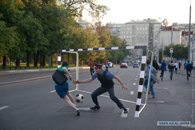 Школьники и полицай