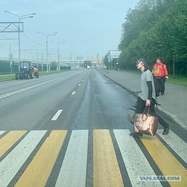 В Измайловском парке неизвестные начали издеваться над женщиной и распылили ей в лицо перцовый баллончик