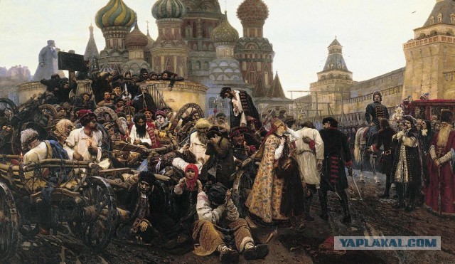 В Кремле сейчас очень много военных, сообщают журналисты РИА. Путин выступит на крыльце Грановитой палаты