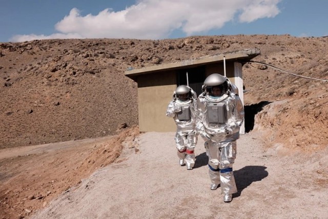 В Армении начали тестировать скафандры и роботов для полетов на Марс