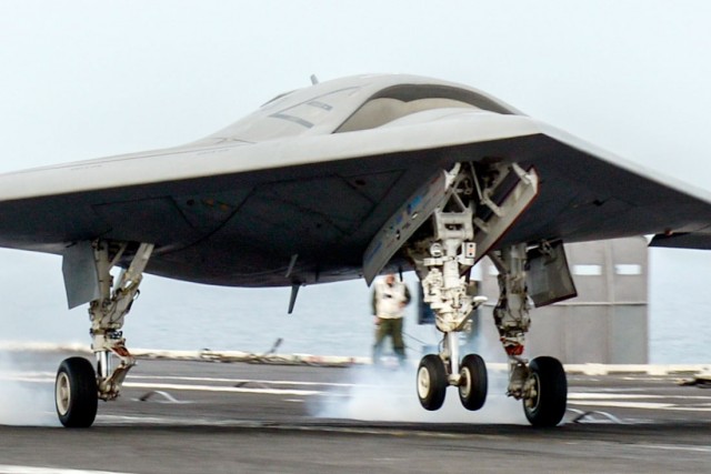 Первый взлет X-47B с авианосца