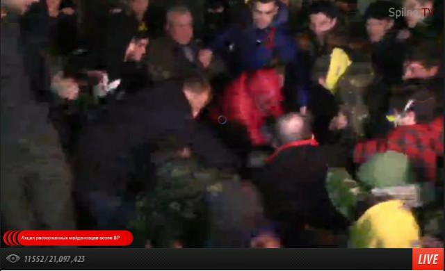 В Киеве начался митинг против новой власти