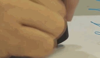 Ручкой 3Doodler, можно рисовать прямо в воздухе
