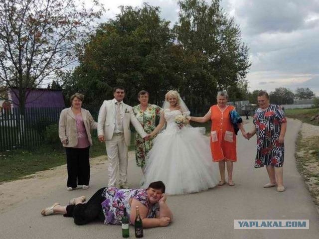 Весело "испорченные" кем-то свадебные фотографии